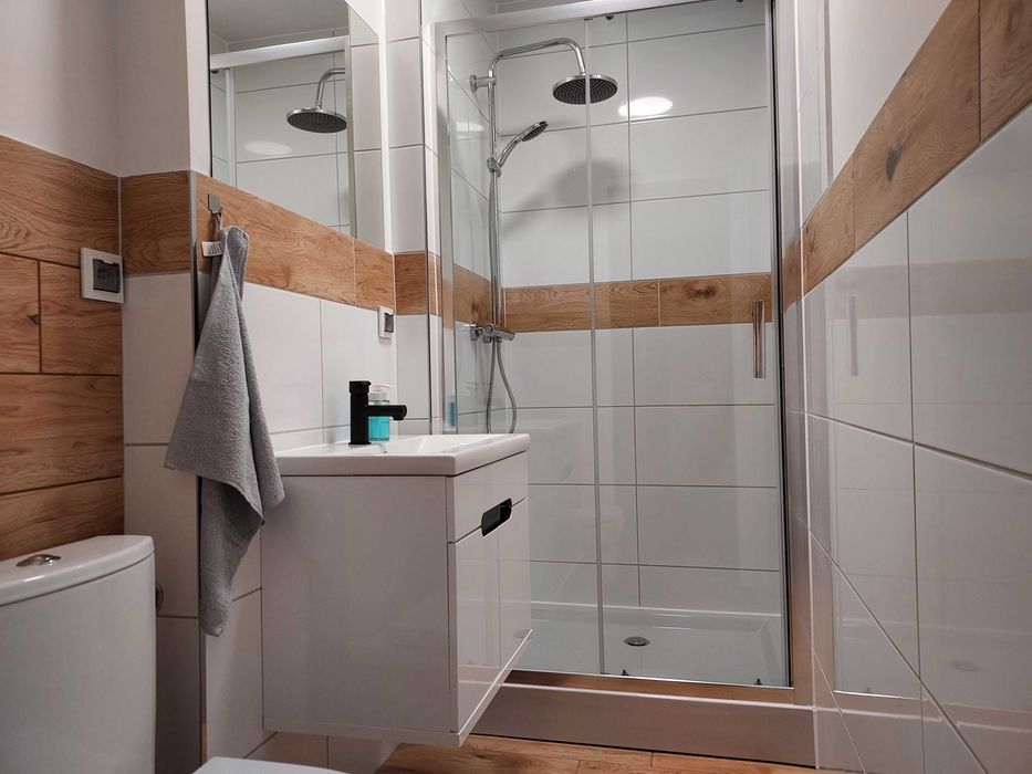 NOCLEGI KWATERY Pokoje do wynajęcia z łazienkami Tanio dla pracowników