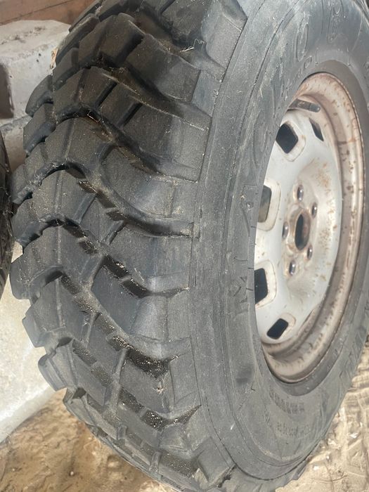 Opona terenowa 215/80 R 15