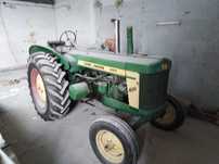 Zabytkowy ciągnik John Deere 820 dwucylindrowy, 1958r