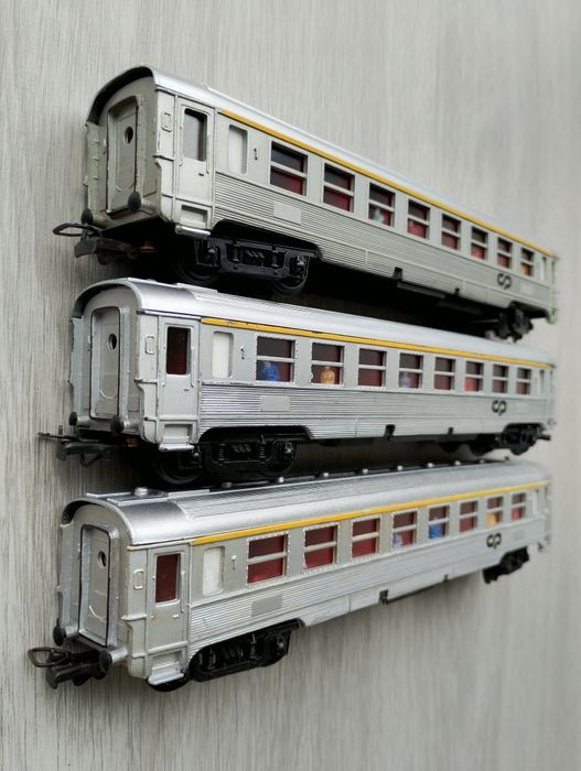 Carruagens inox com passageiros, H0 1:87