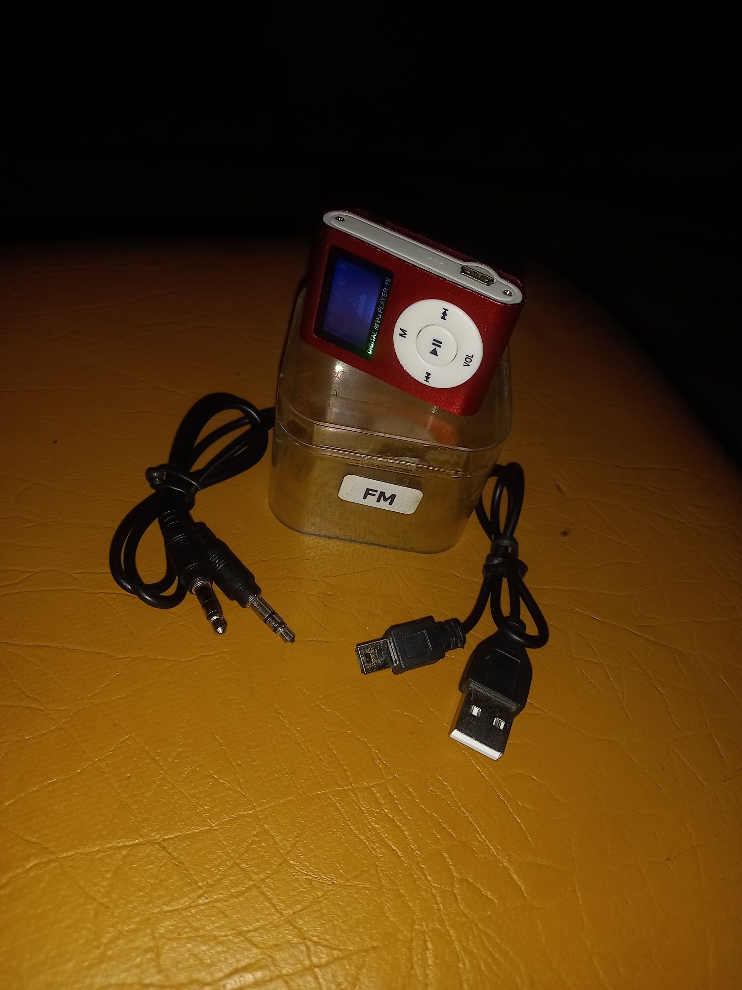 Міні МР3 медіа HI-FI плеєр з дисплеєм,та роз'ємом mikro SD