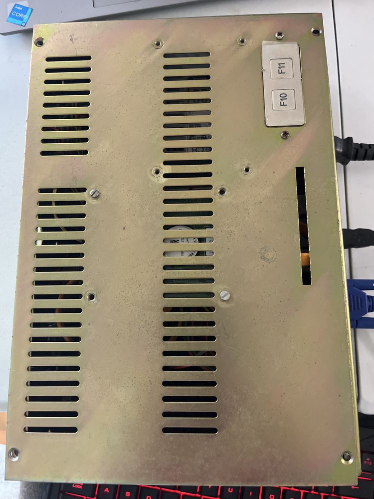 Computador e caixa