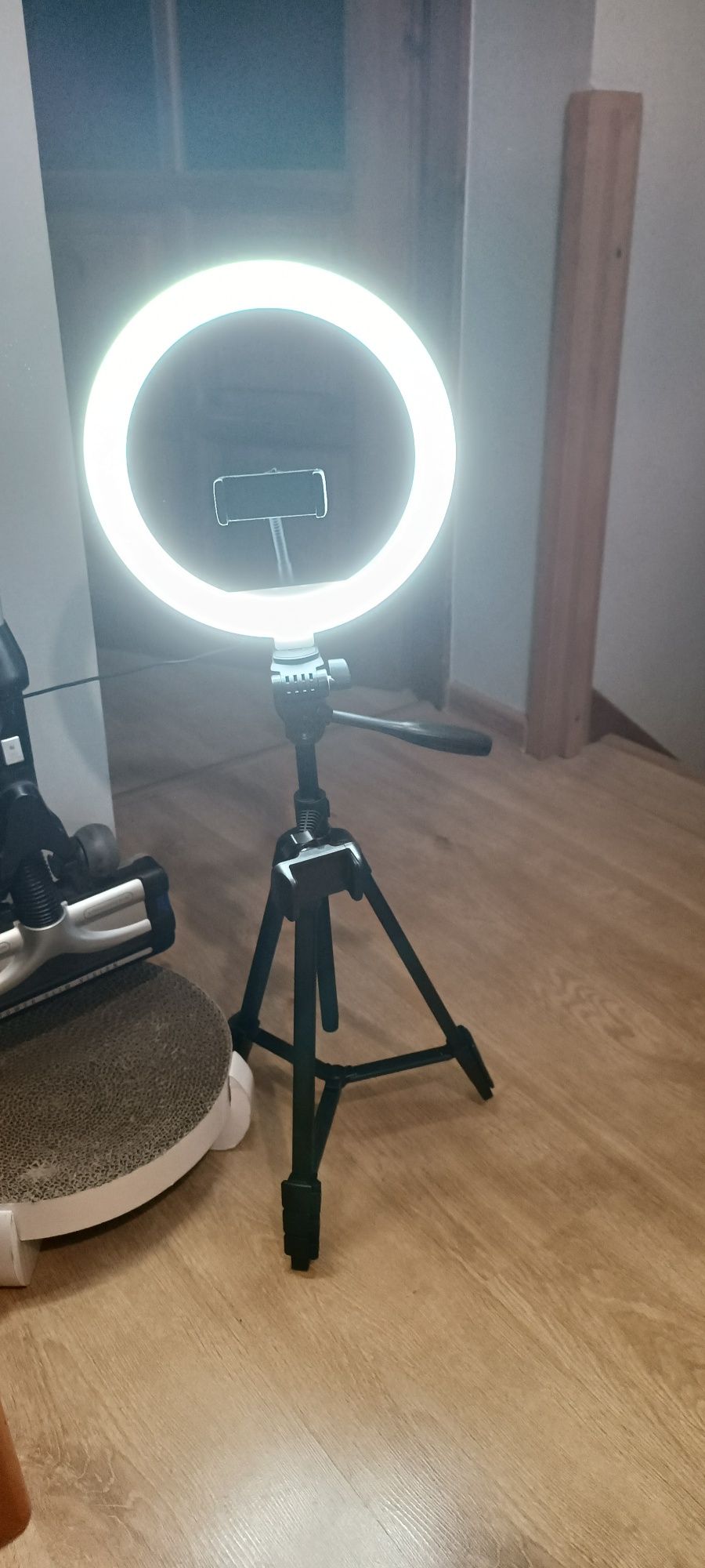 lampa pierścieniowa LED ze stojakiem i uchwytami doMakijażu transmisji