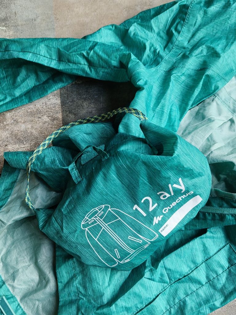 Kurtka przeciwdeszczowa Quechua 12 lat do plecaka