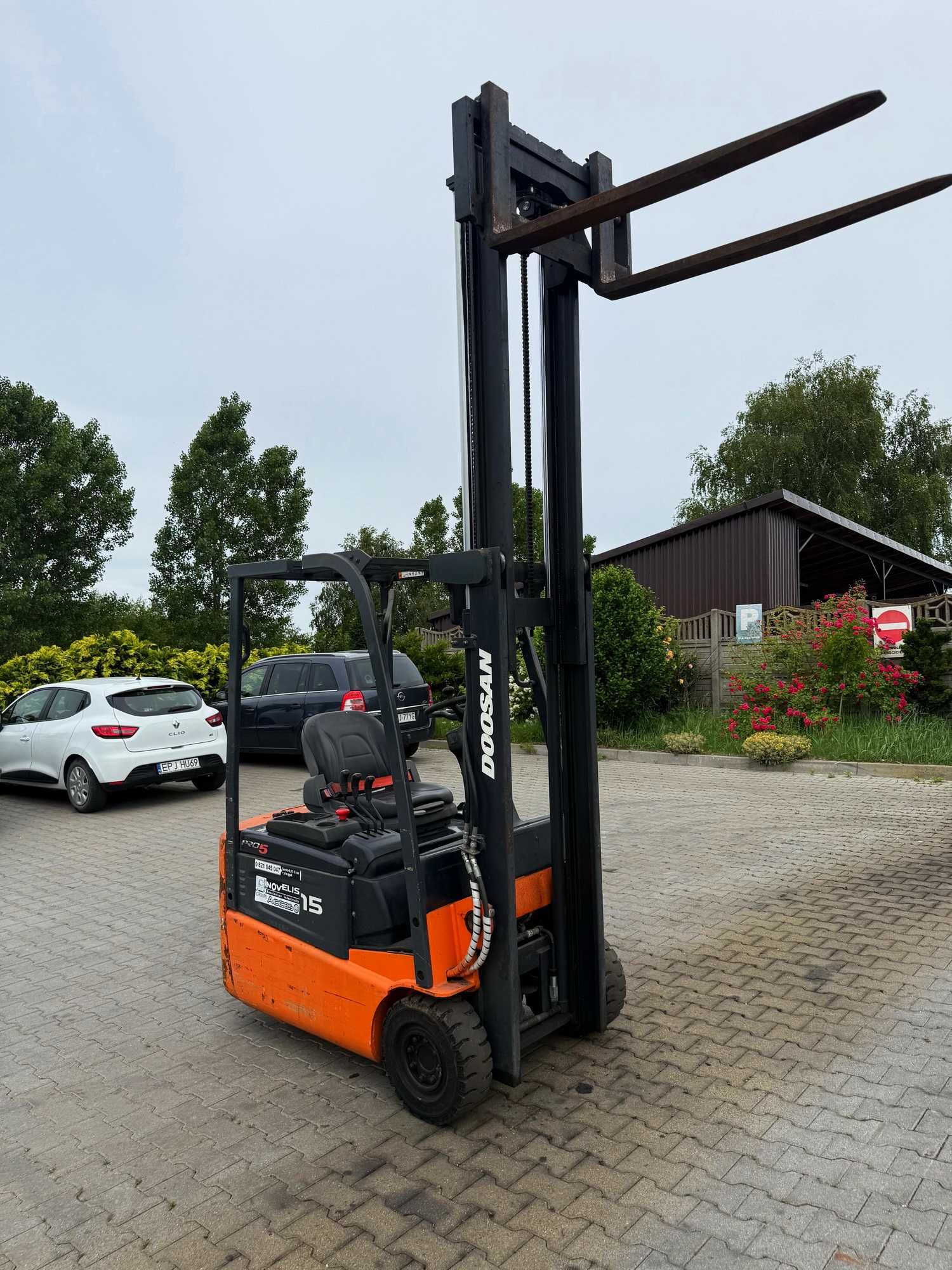 wózek widłowy elektryczny DOOSAN B15R-5 3-kołowy 2014r przesuw 4000mtg