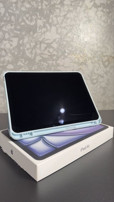 iPad Air 11” M3 128GB Space Gray – stan bdb, mała ryska, 1700 zł