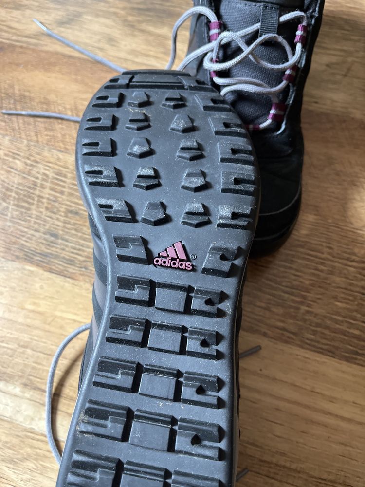 Кросівки Adidas outdoor оригінальні нові , шкіра 38 розміру