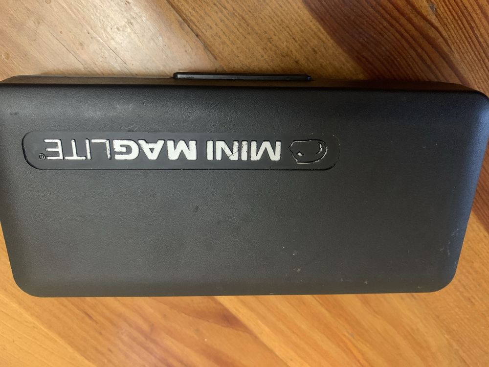 Продам фонарік mini maglite