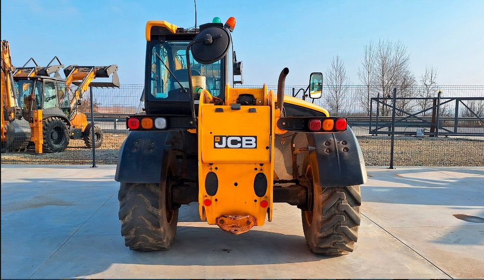 Телескопічний навантажувач JCB 531-70