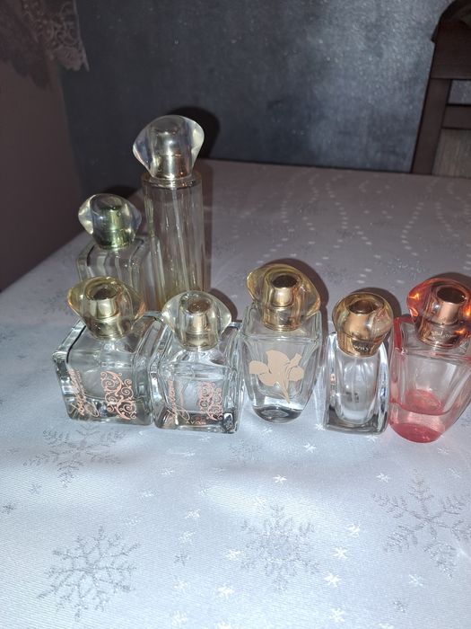 Kolekcja flakoników po perfumach
