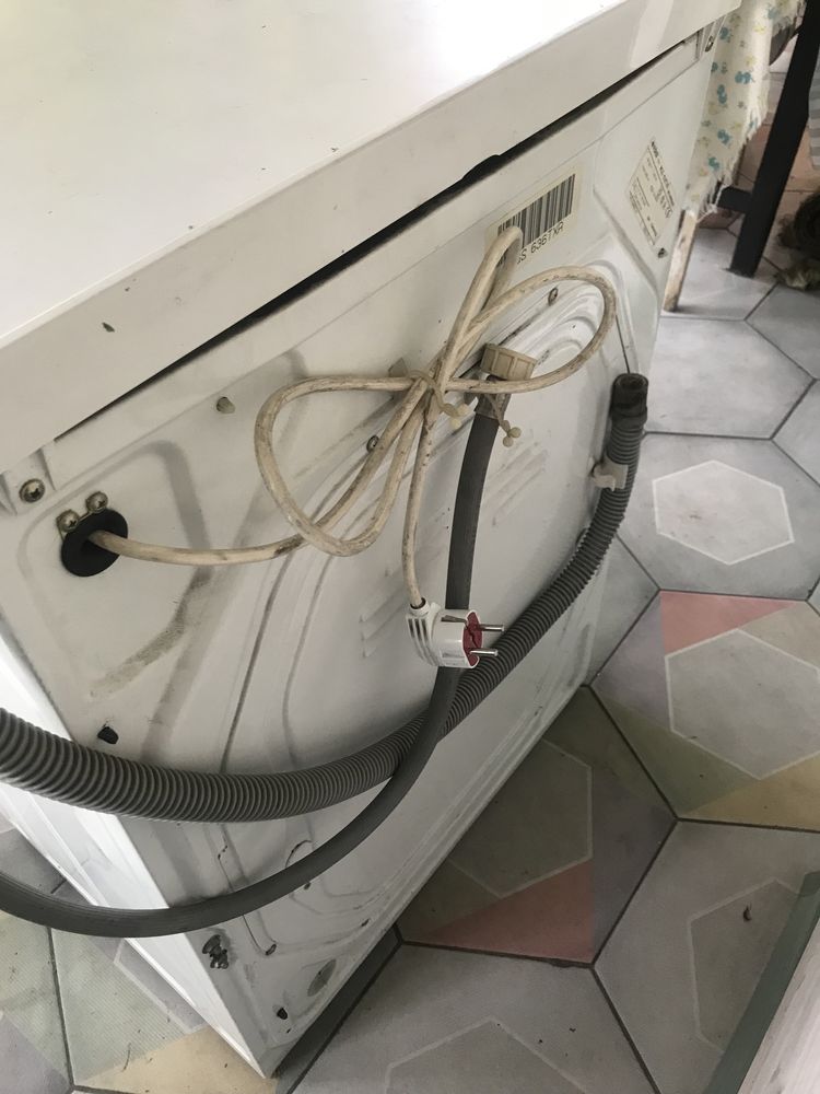 Продам стиральную машинку Indesit