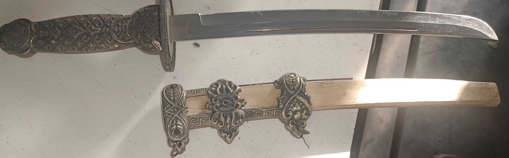 Punhal decorativo