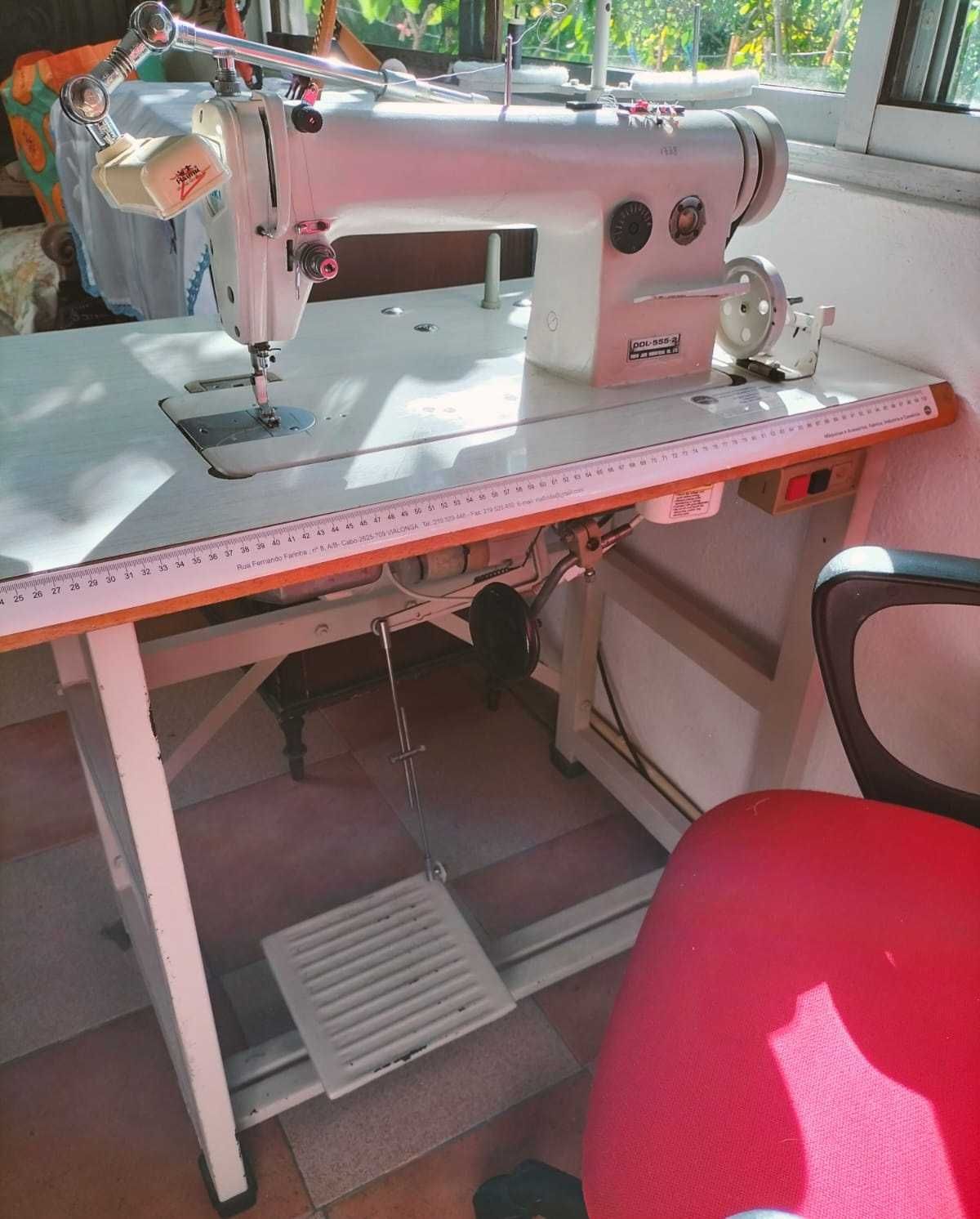 Maquina de Costura Industrial, usada [marca JUKI; modelo DDL-2]