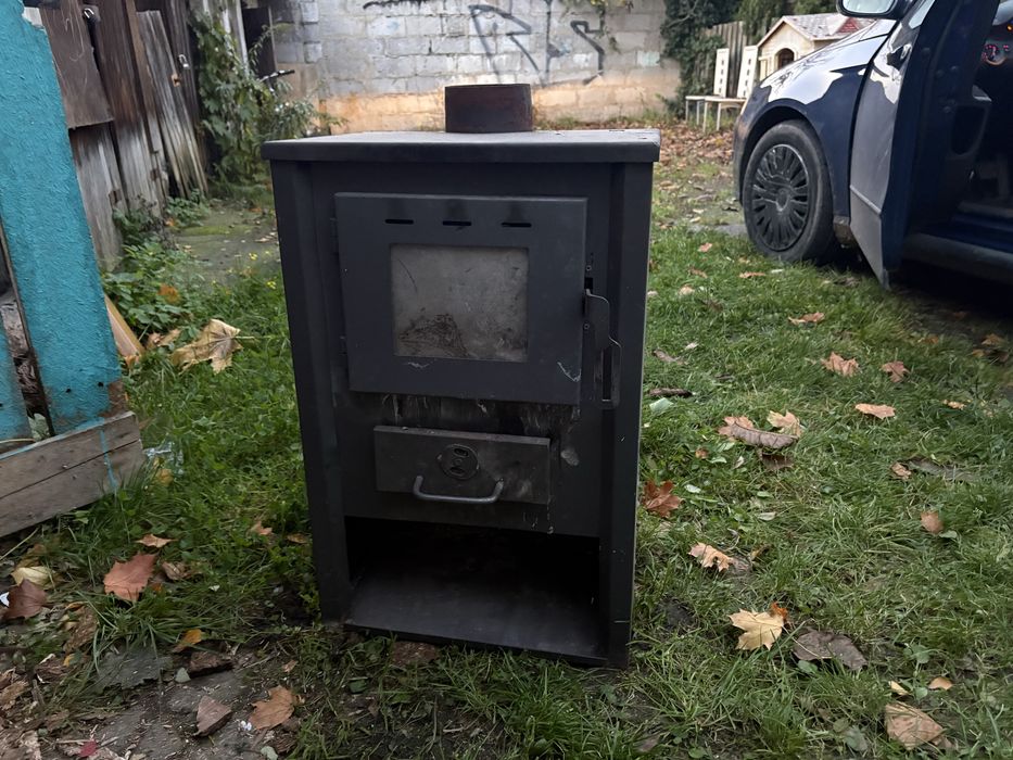 Piec kominkowy .