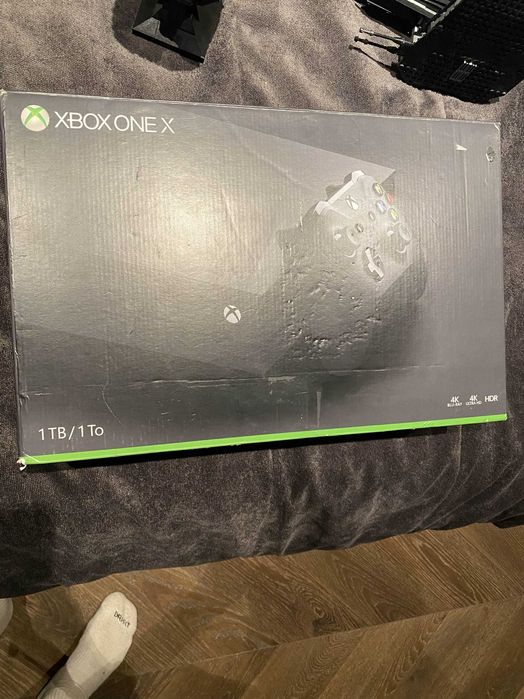 Konsola Xbox one x 1tb plus gra minecraft