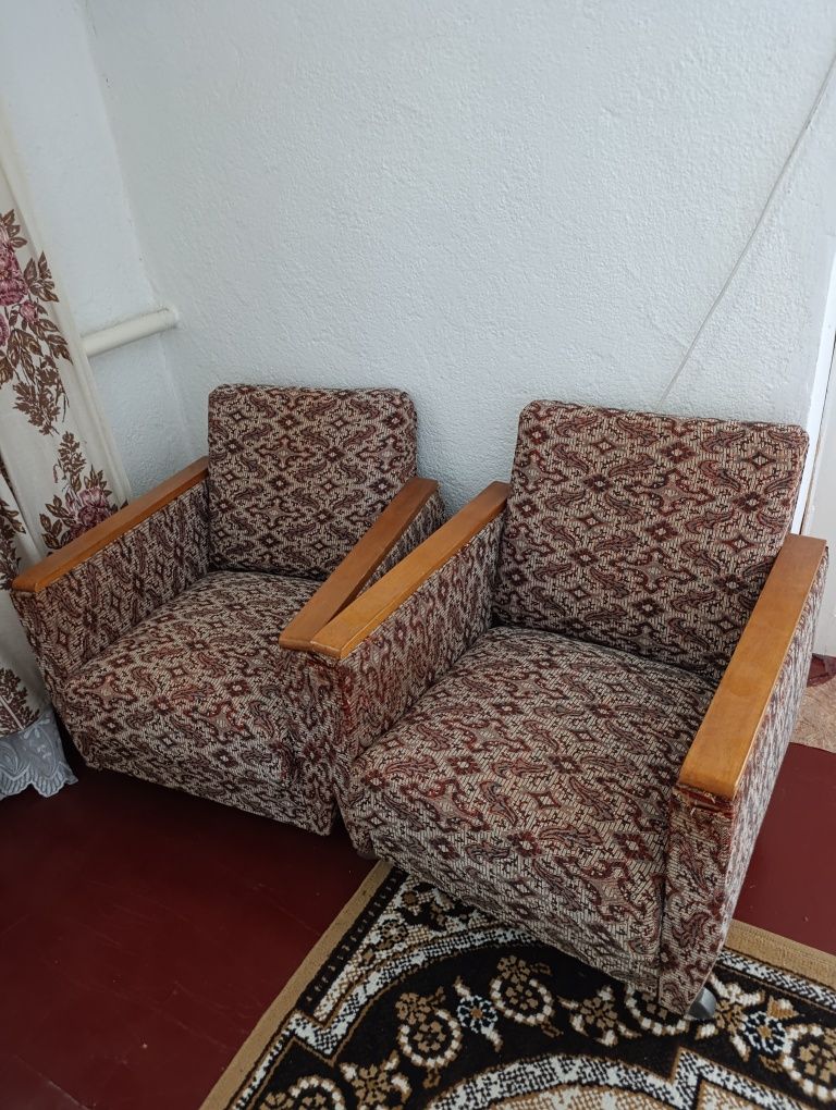 Продам диван і два крісла