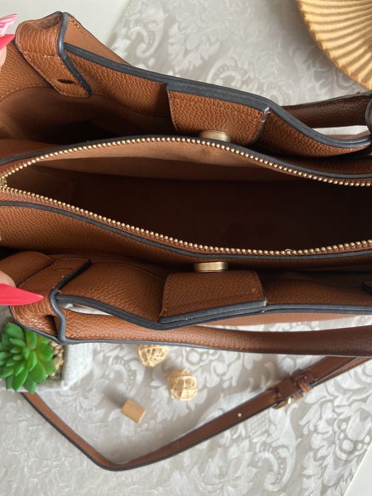 Bolsa castanha marca Stradivarius