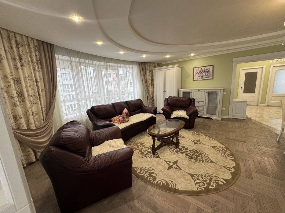 Продаж простороі стильної квартири в Калиновій Слободі!!