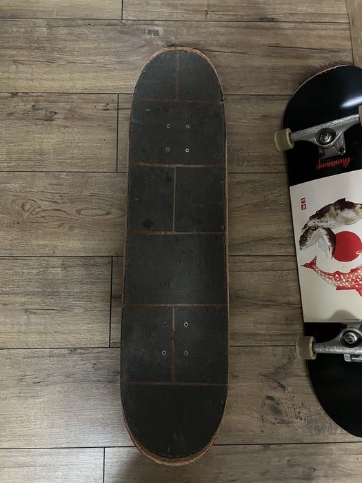 Dwie deskorolki nervous miniramp independent