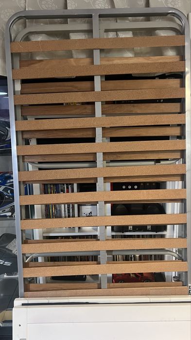 Estrado de solteiro como novo