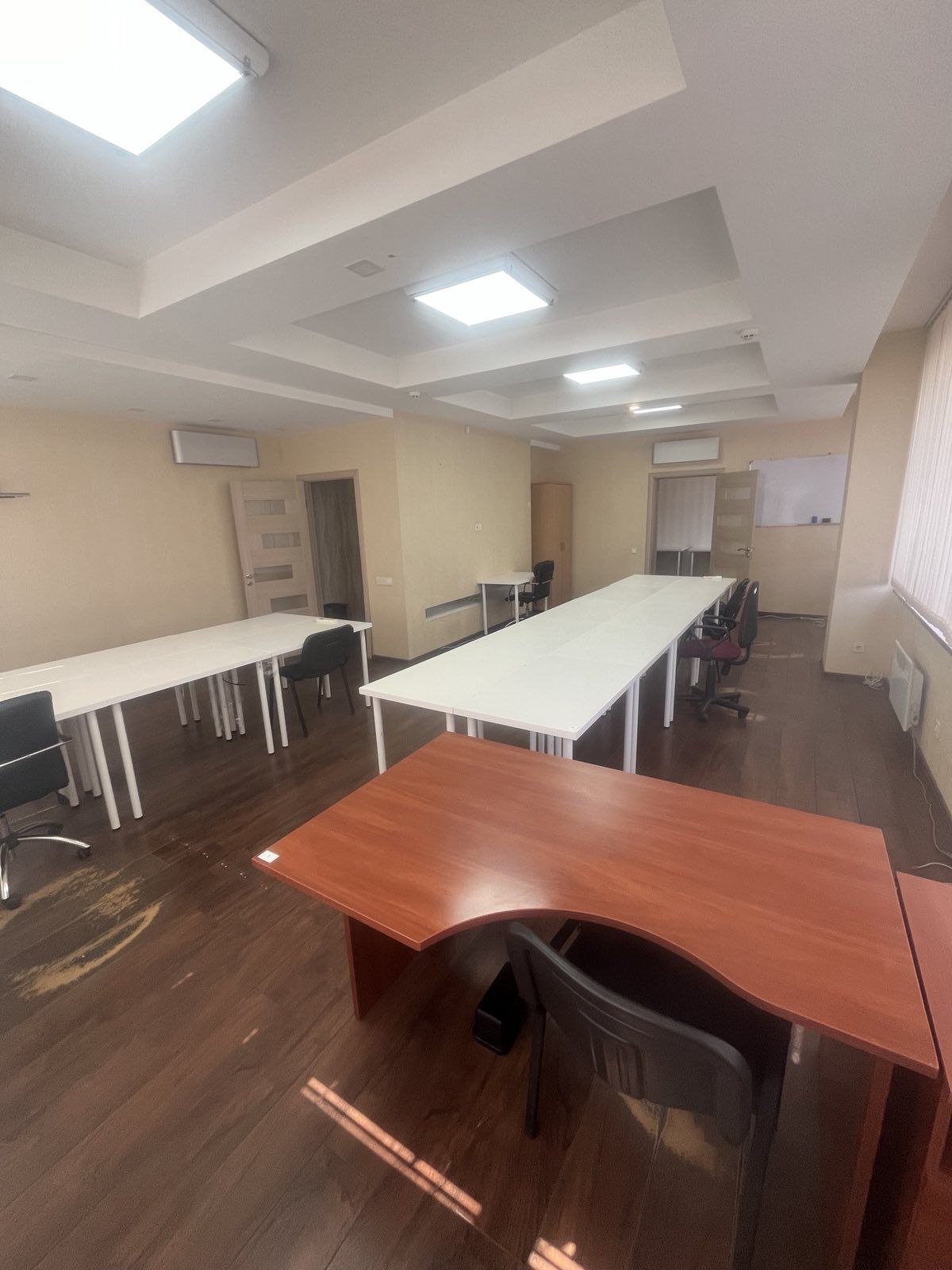 Оренда офісного приміщення 284 кв.м. на 9 поверсі в БЦ. Без комісії