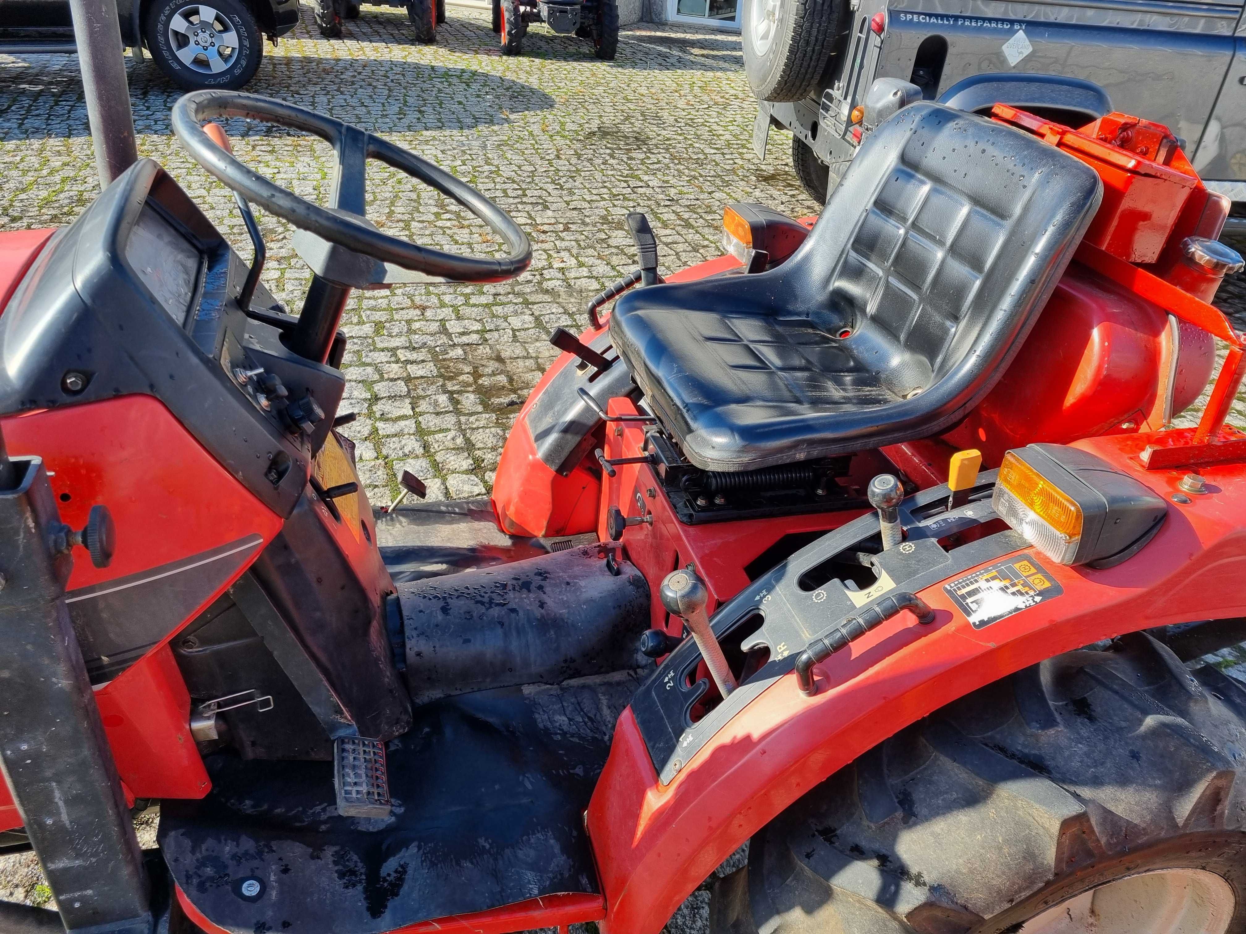 Trator Mitsubishi MT 190D com matrícula