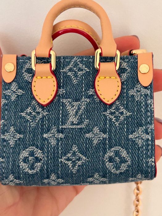Mini mala LV charm bag