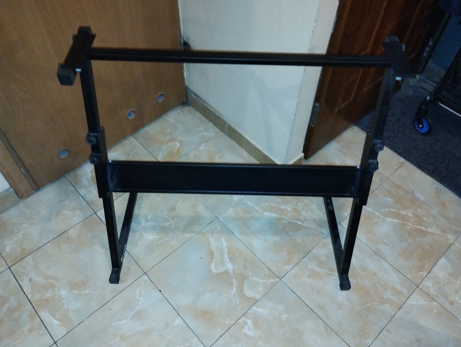 Statyw na keyboard, syntezator