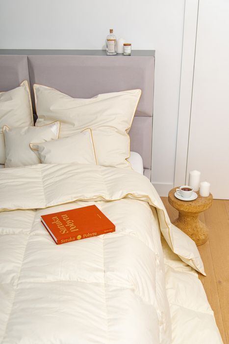 Kołdra AMZ BASIC całoroczna puch 70% 200x200cm Różowy