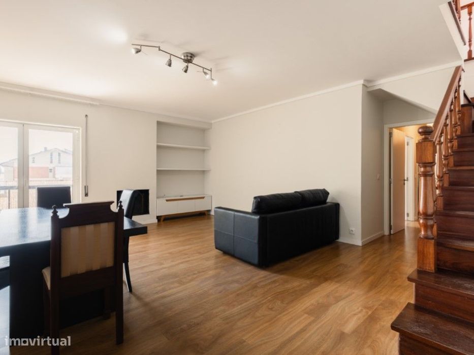 Apartamento T2 + 2 Duplex Junto Ao Centro Comercial Glicinias Em Av...
