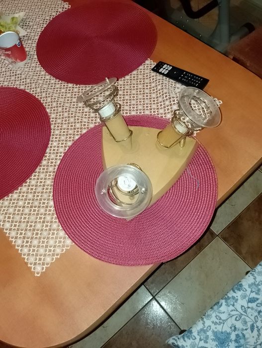 Lampa sufitowa na trzy żarówki.