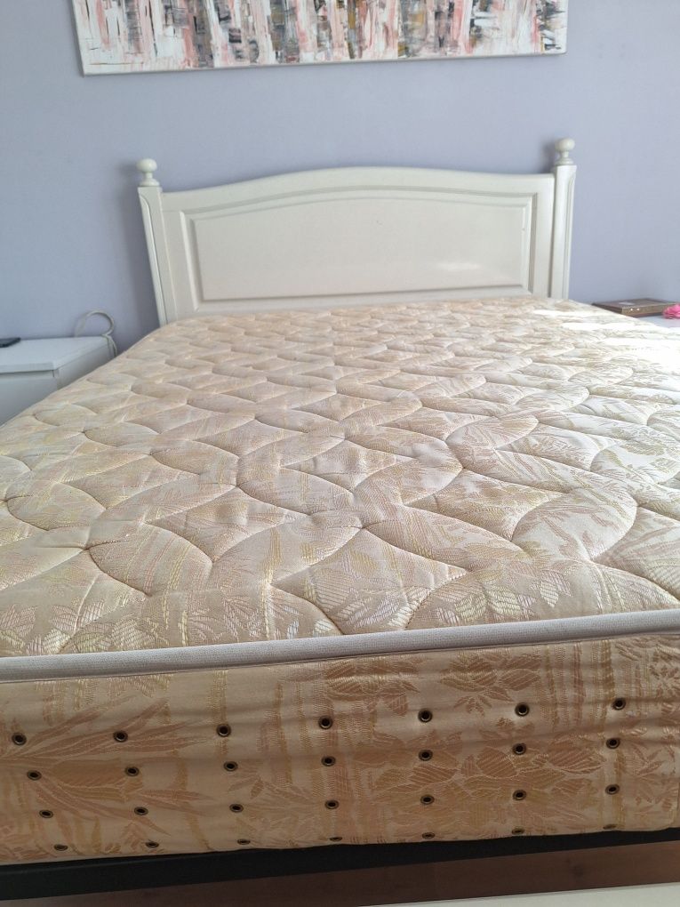 Cama de casal 1.40x1.90m + colchão