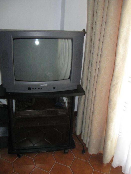 Televisor e Móvel c/ rodas + t d t