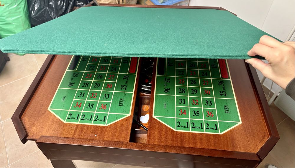 Mesa de Jogo estilo inglês em madeira e completa