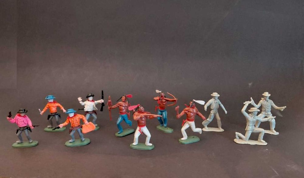 Lote de bonecos fabricado em Macau