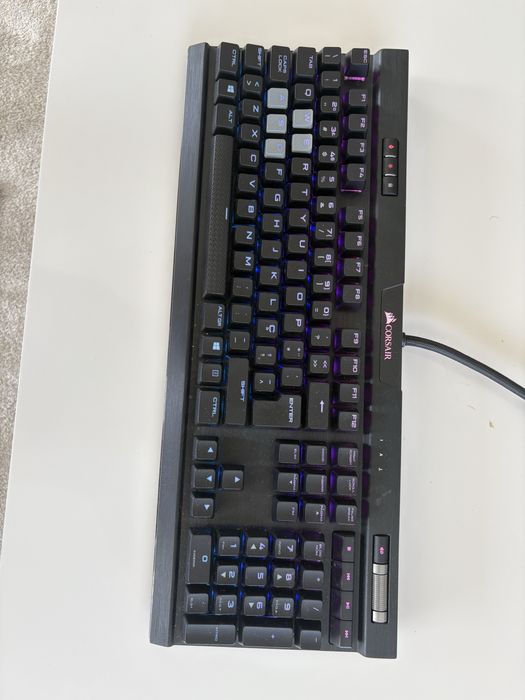 teclado corsair 100%