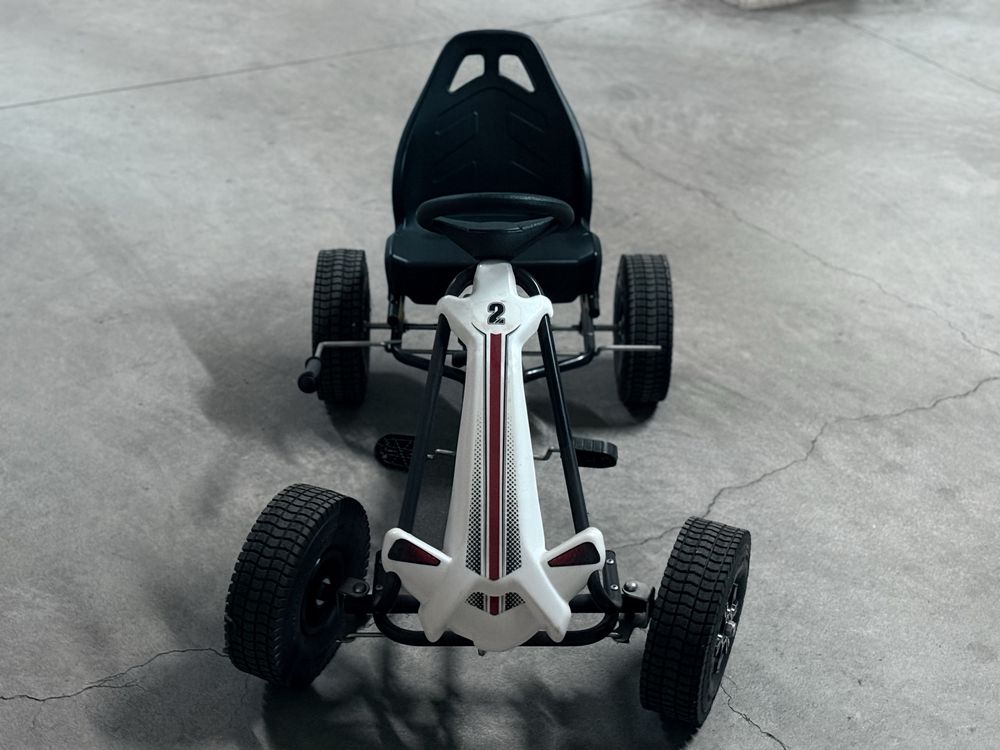 Kart de criança a pedais