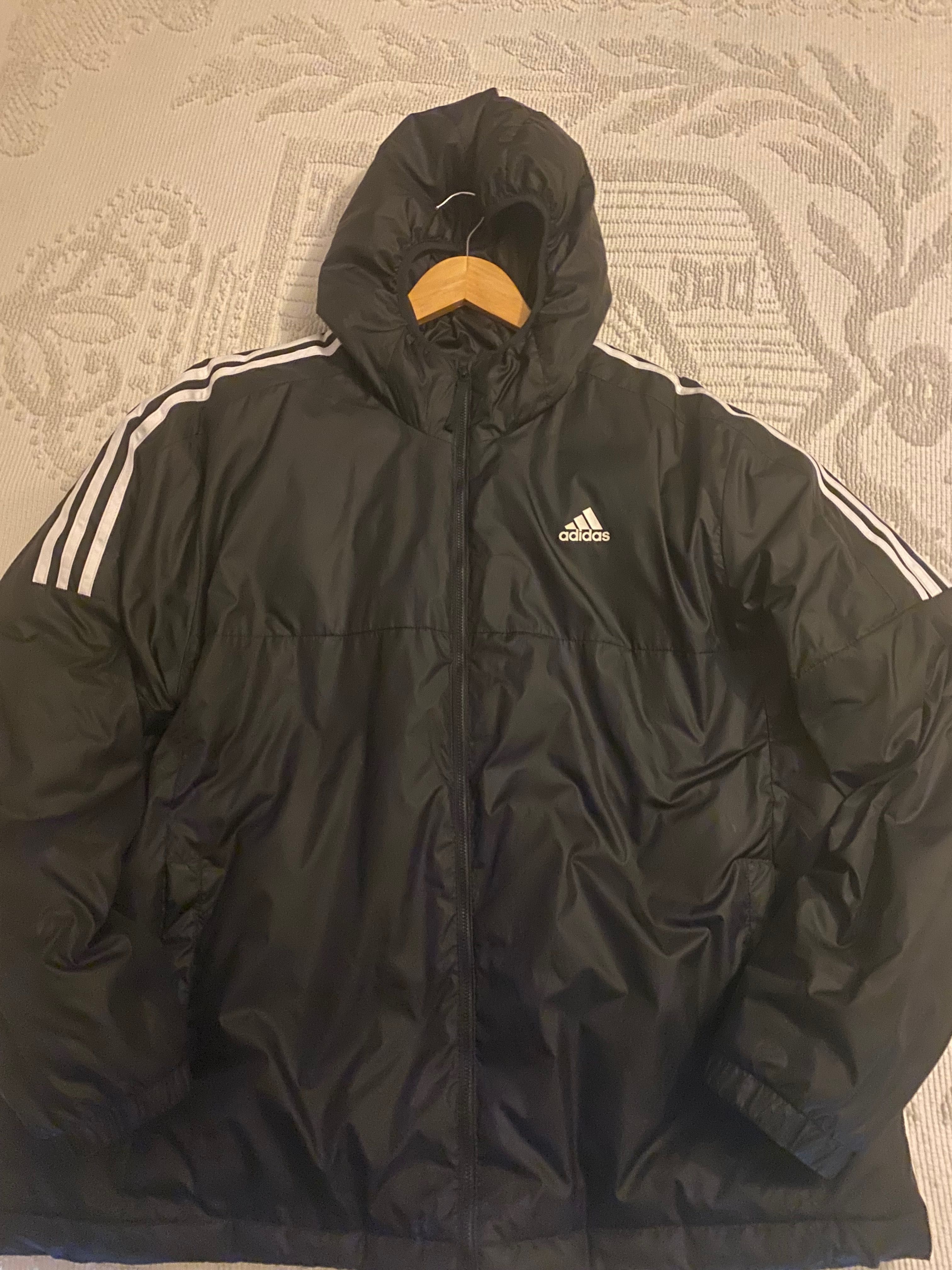 Casaco da adidas preto com detalhes brancos