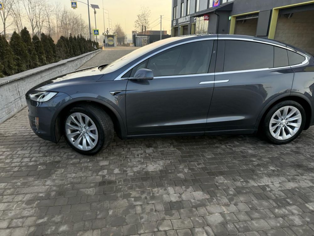 Продам Tesla Model X