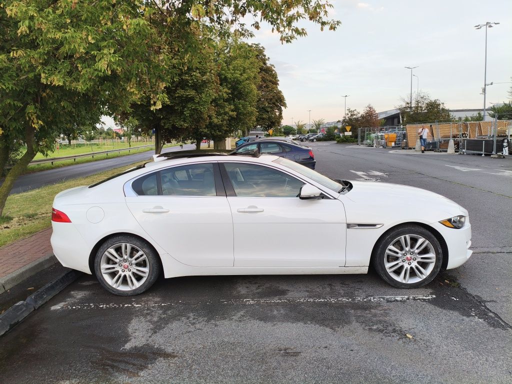 Jaguar Xe ,2.0 250koni, automat ,2019