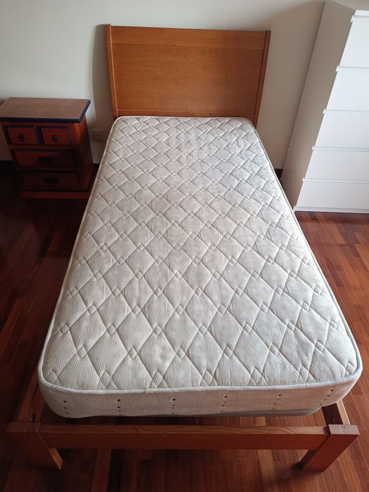 Cama de solteiro com colchão