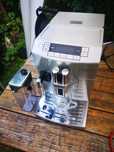 Ekspres do kawy DeLonghi PrimaDonna  S ładny komplet