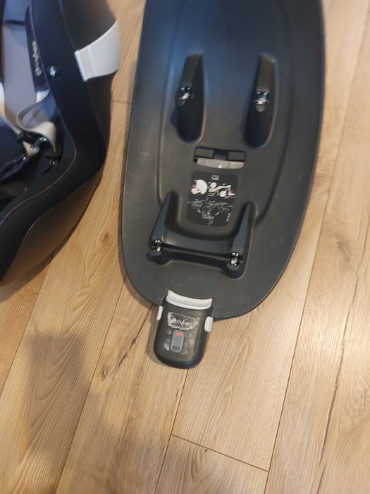 Baza cybex i 2 foteliki