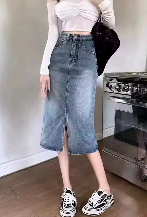 Джинсова спідниця міді