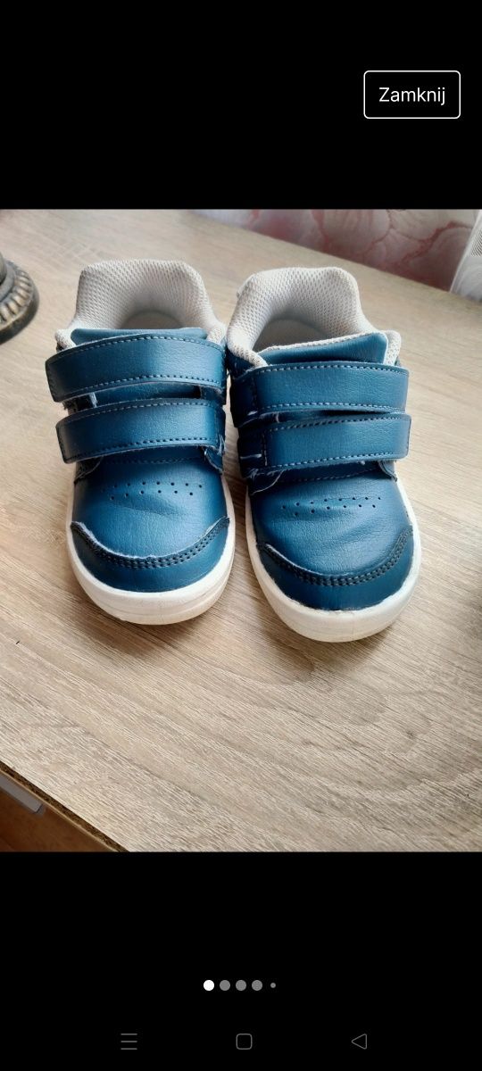 Buty chłopięce jak i dziewczęce .