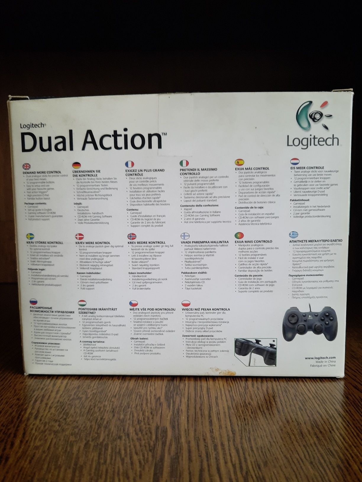 Джойстик Logitech.