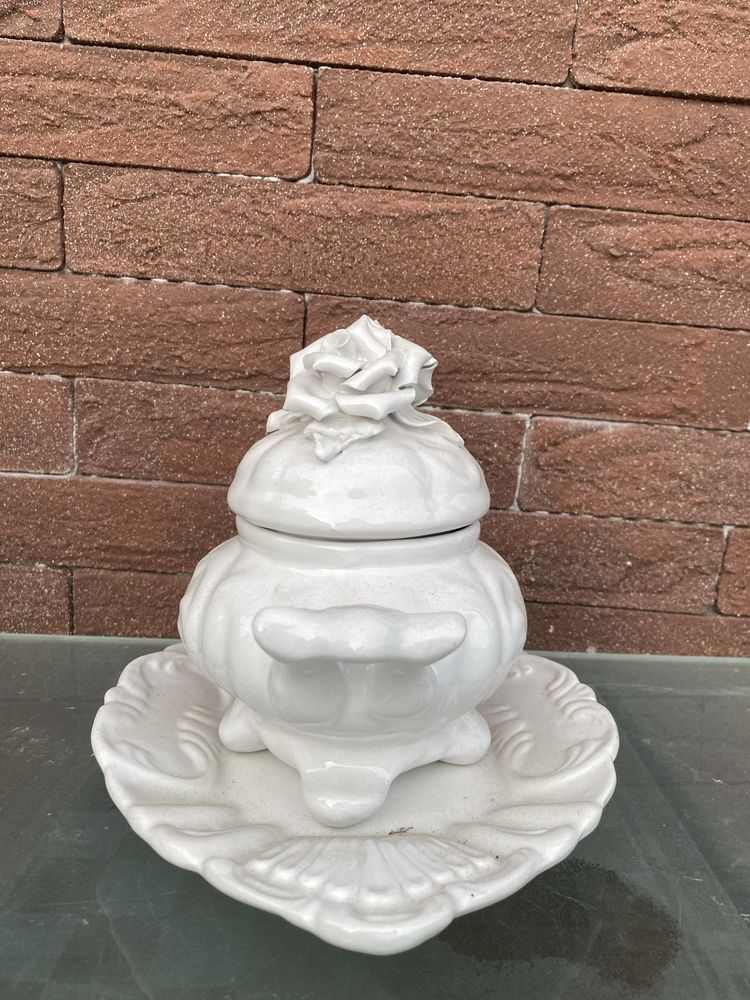 Piekna mini waza antyk porcelana z kwiatami, takerz w zestawie