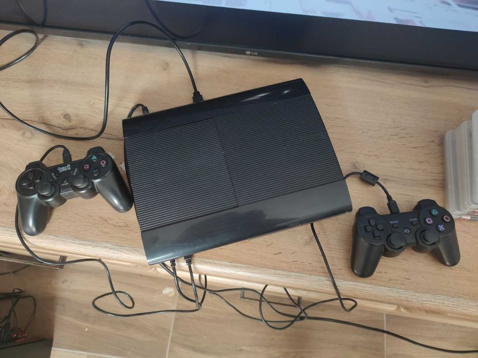 Konsola Sony PS3 2 pady i gry