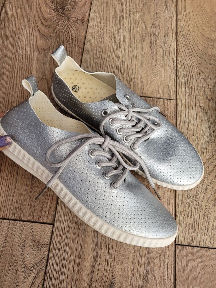 Srebrne adidasy trampki 37