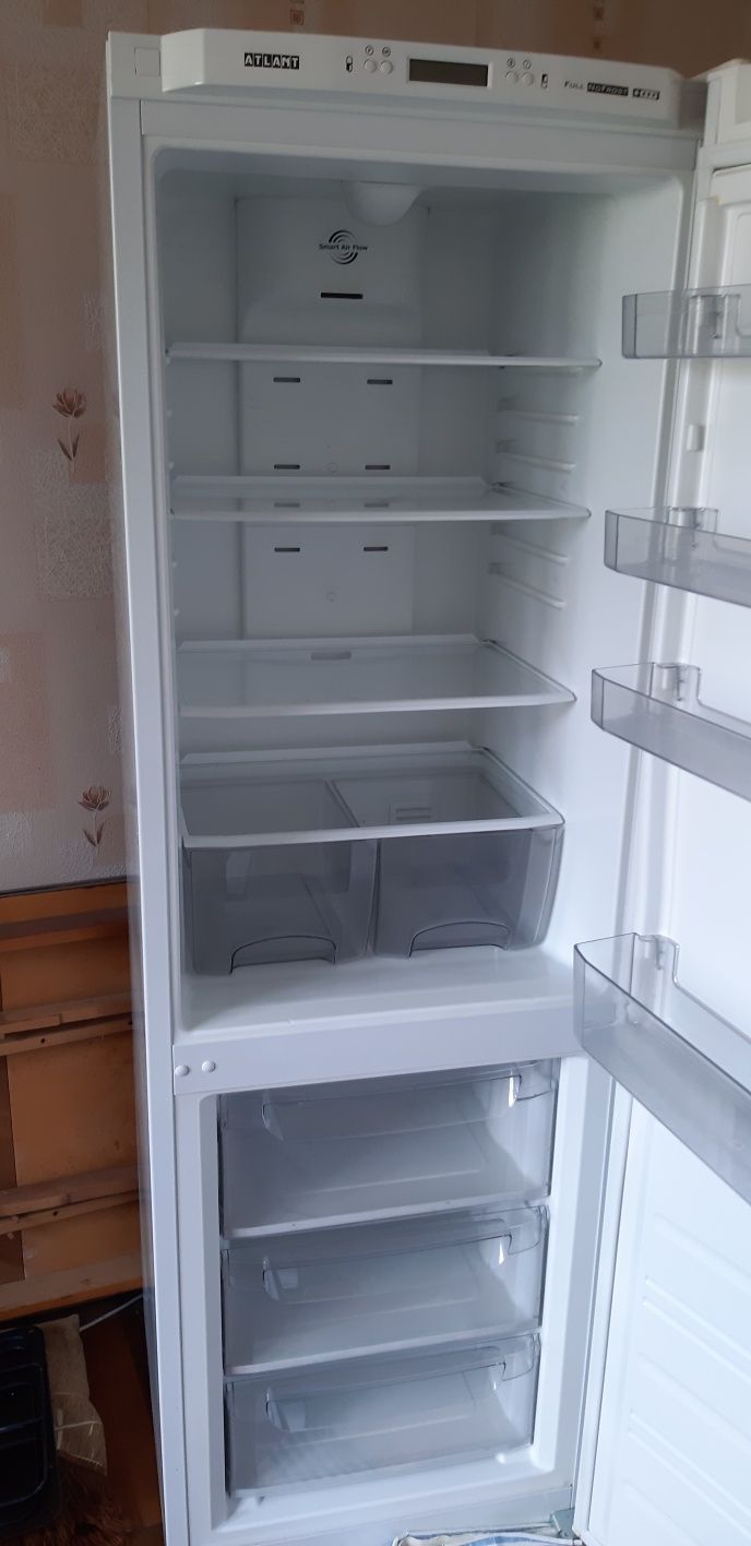 Продам холодльник атлант